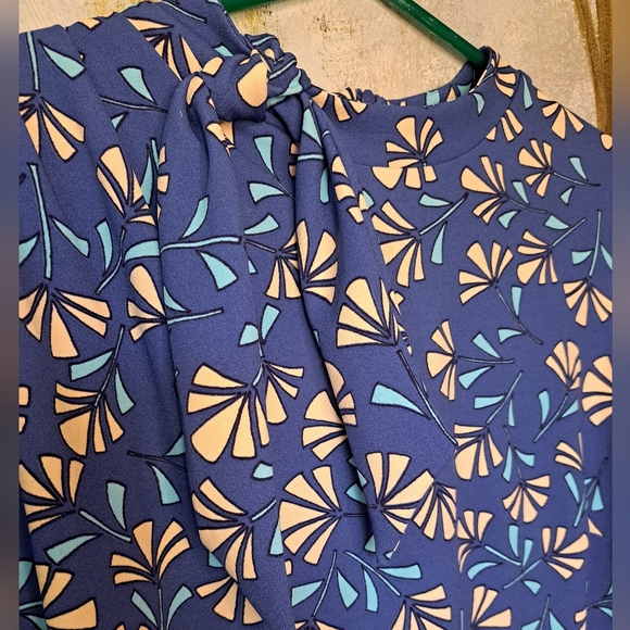 Maggy London Size 18W Blue Floral With Neck Tie Cap Sleeve Zip Closure - Picture 3 of 6